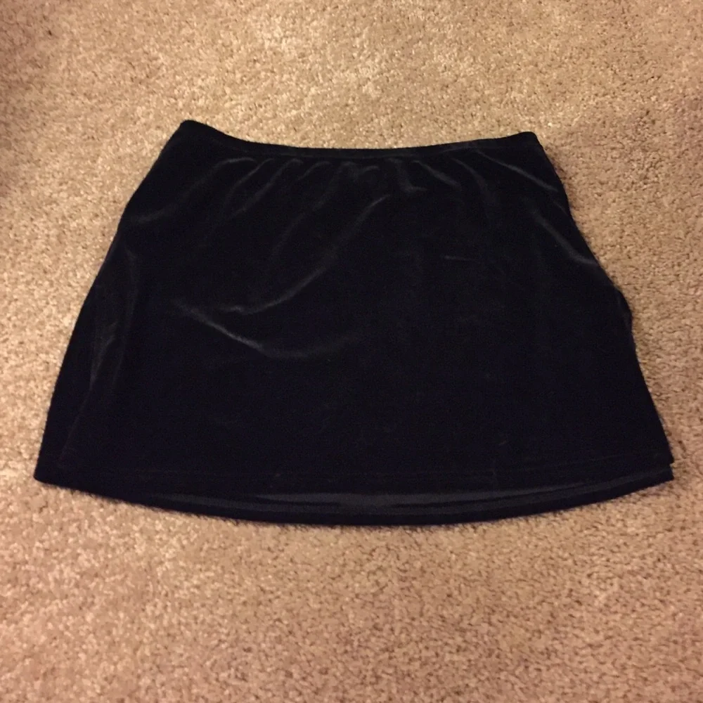 black velvet‎ skirt